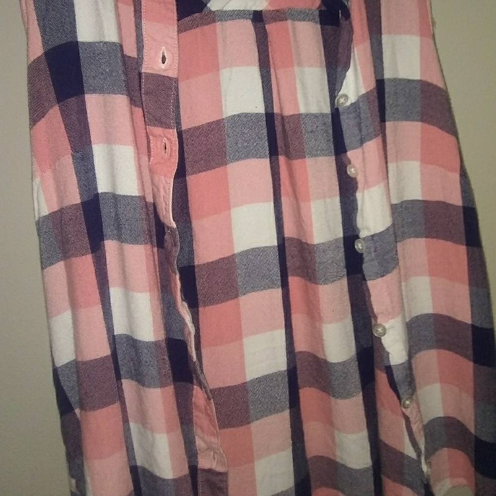 Pink non sleved shirt